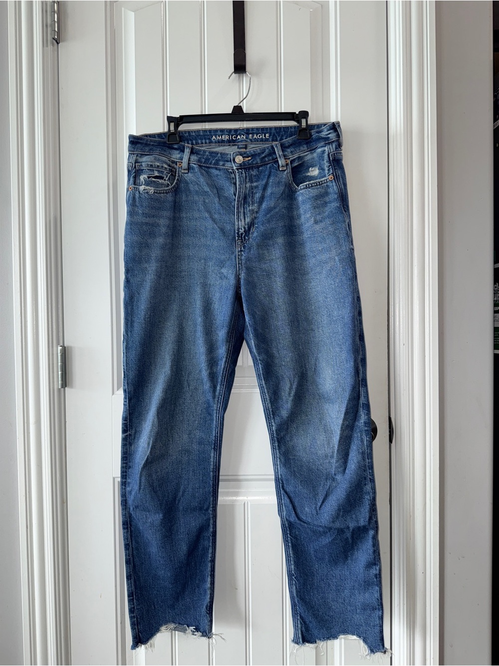 American Eagle Strigid Mom Jeans